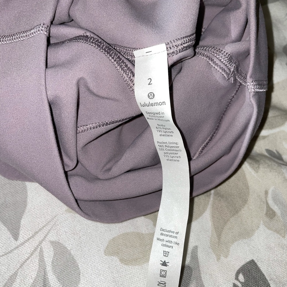 Lululemon - Picture 3 of 4